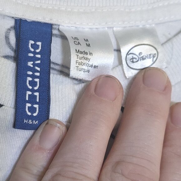 Divided H&M Disney Women's T-Shirt Size Medium Mickey Mouse Hands/Gloves - Picture 4 of 5